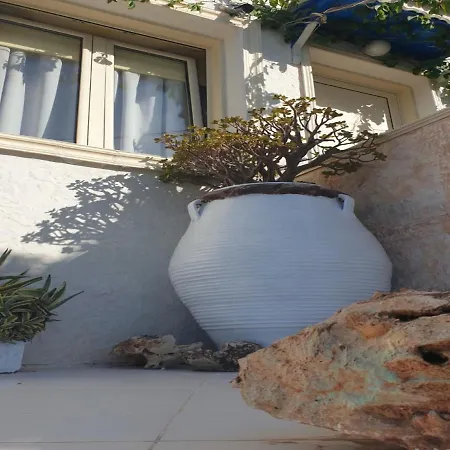 In - Beautiful And Spacious Near Cretan Sea Guest house